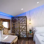 Апартаменти Edward Luxury *