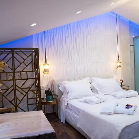 Edward Luxury * La Canea