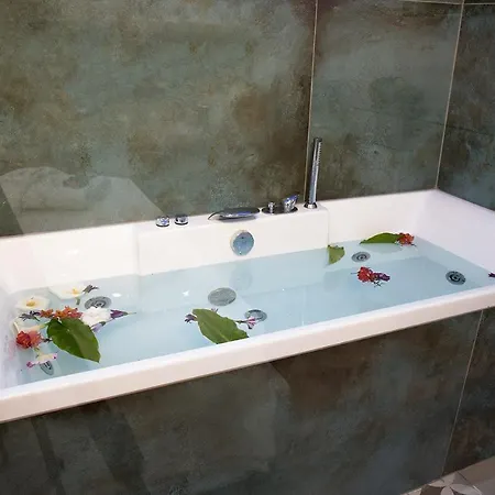 Edward Luxury * La Canea