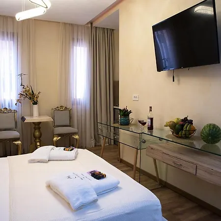 Edward Luxury * La Canea